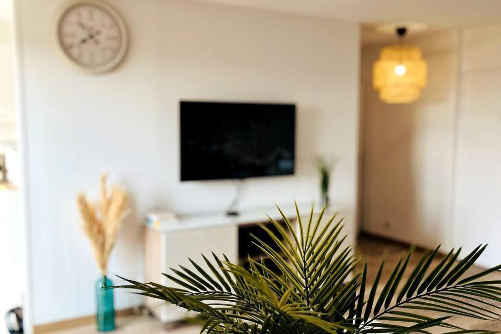 Apartment Penthouse De Standing: Vue Paris- 10min De L'aeroport - Parking Gratuit Orly